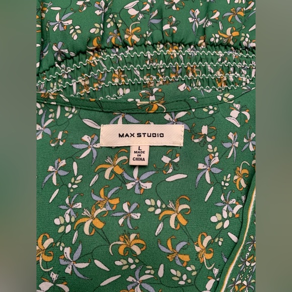Max Studio Green Floral V-Neck Blouse - Picture 4 of 5